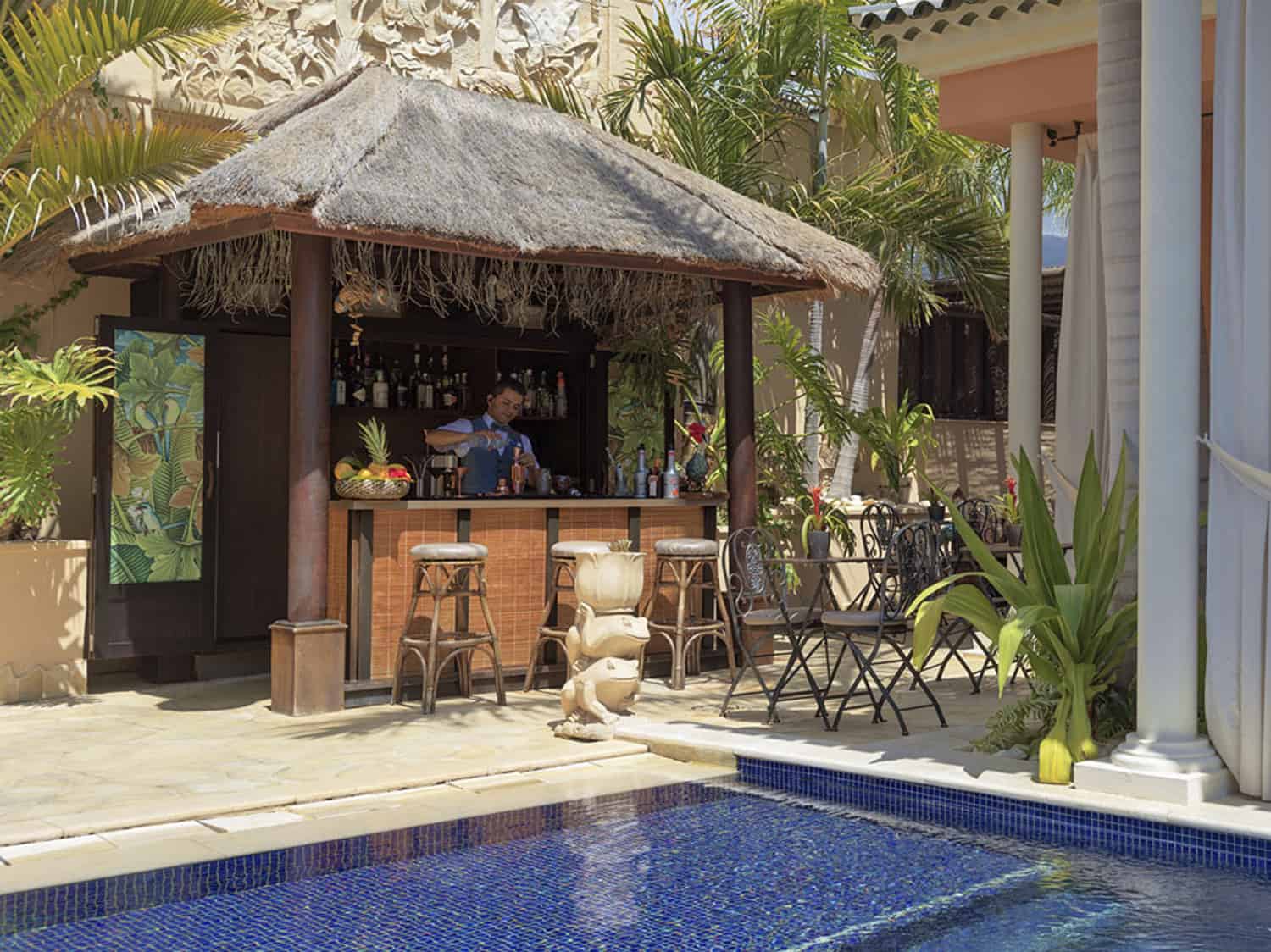 Pool Bar